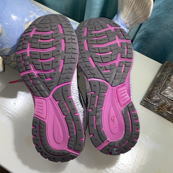 BROOKS Revel 3 Women’s Running Shoes size 8.5. Still in good used condition! - Picture 4 of 6